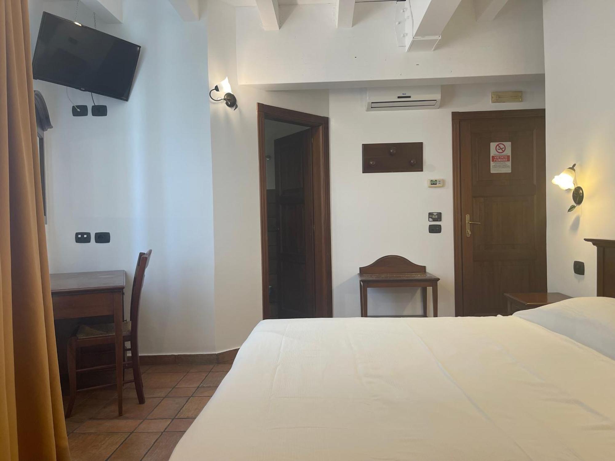 אסראלה Hotel Capomulini 3 Stelle מראה חיצוני תמונה