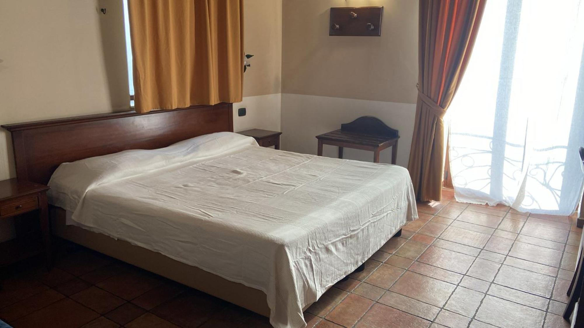 אסראלה Hotel Capomulini 3 Stelle מראה חיצוני תמונה